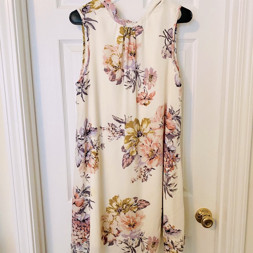 Floral dress with keyhole back and tie